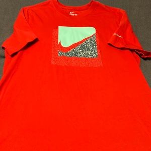 Nike men’s short sleeve tee